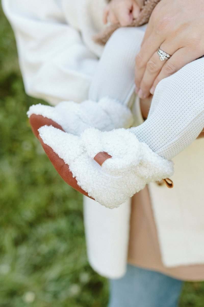 Goumi Stay-On Sherpa Baby Boots – Alabaster
